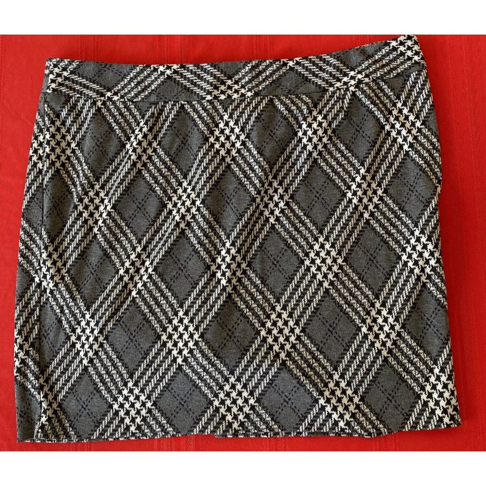 Lane Bryant Women's Skirt Size 28 Grey Black White Plaid Straight Stretch